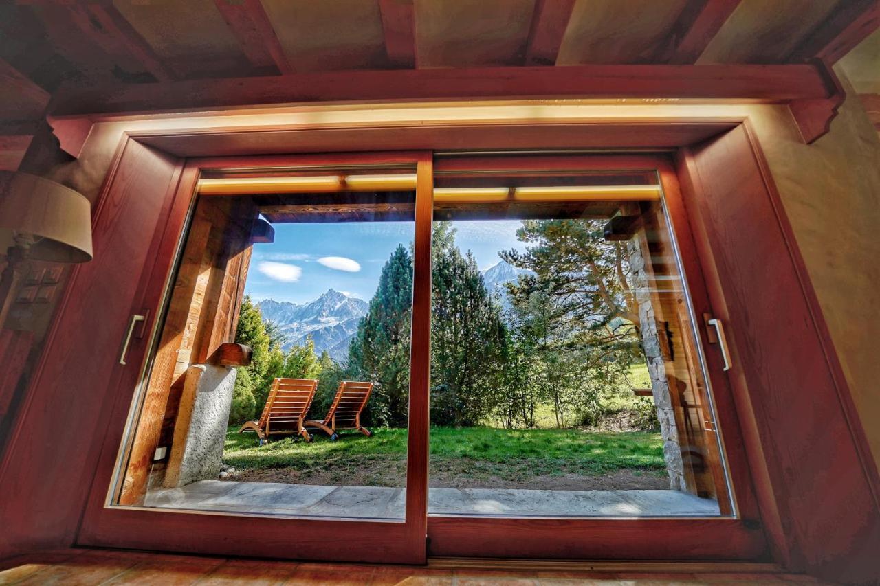 Thendia Montblanc Villa เลอุชส์ ภายนอก รูปภาพ