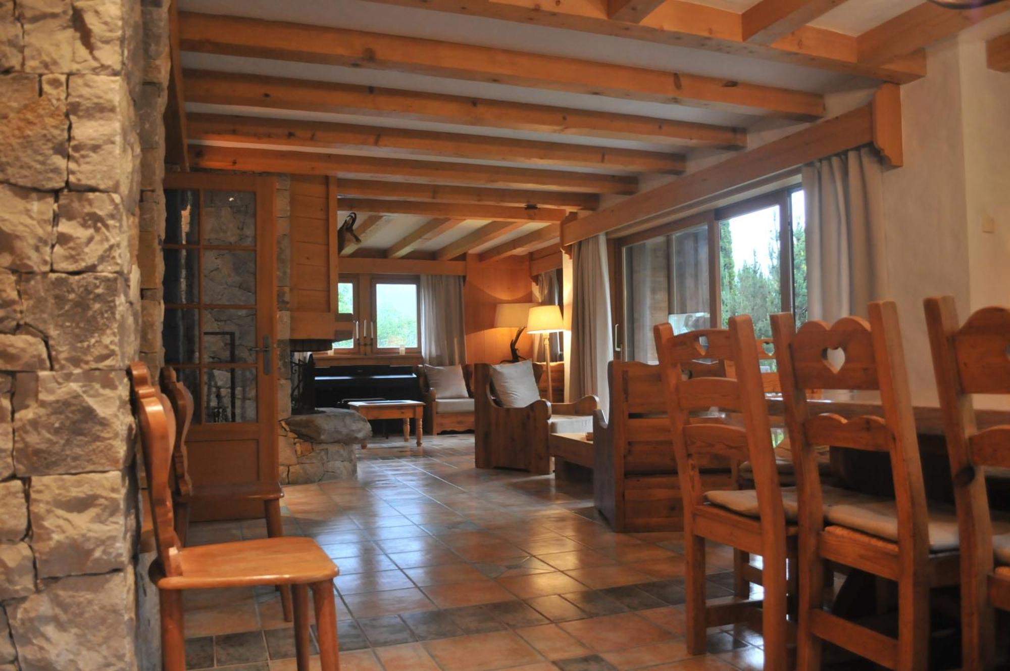 Thendia Montblanc Villa เลอุชส์ ภายนอก รูปภาพ