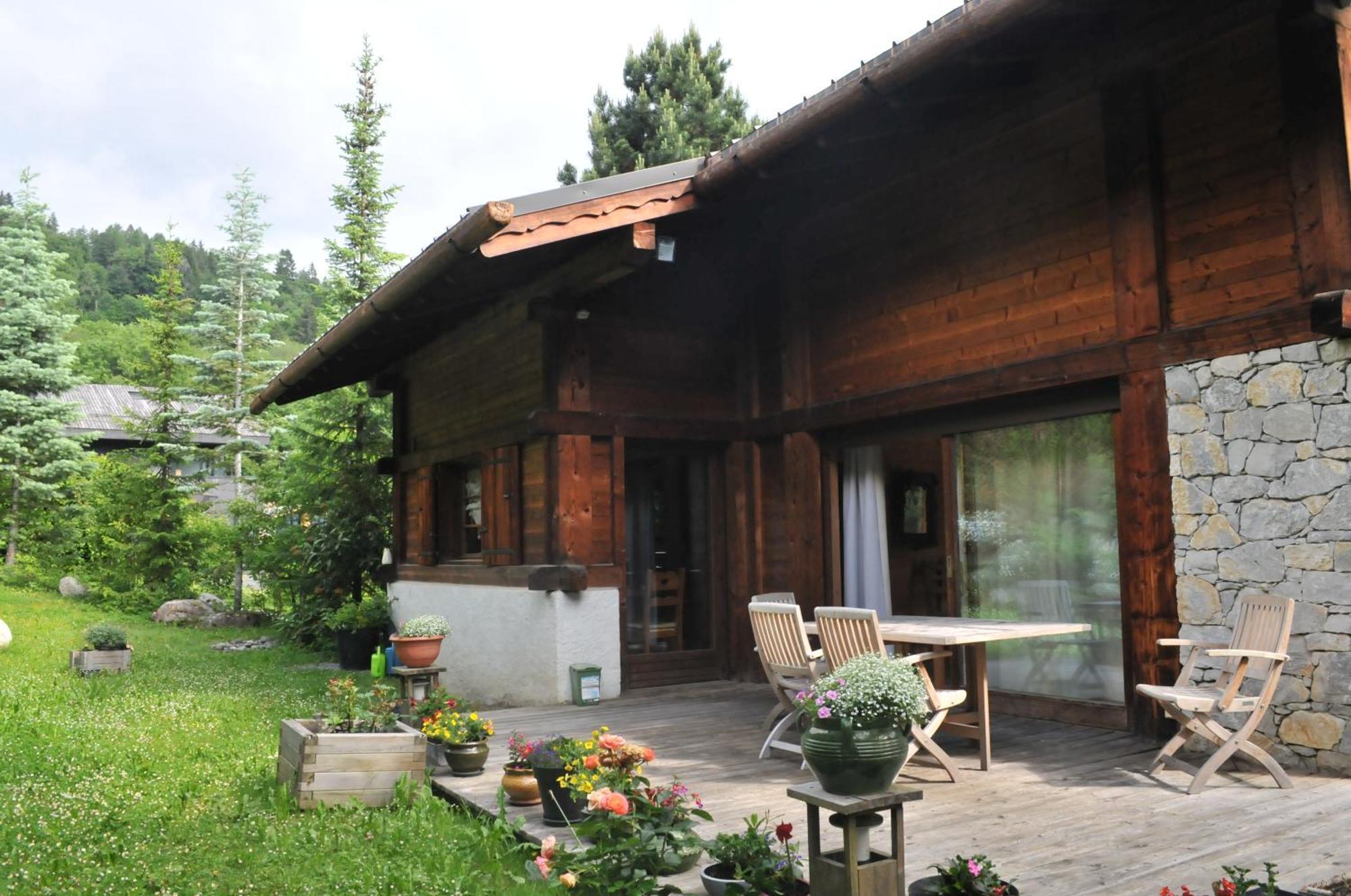 Thendia Montblanc Villa เลอุชส์ ภายนอก รูปภาพ