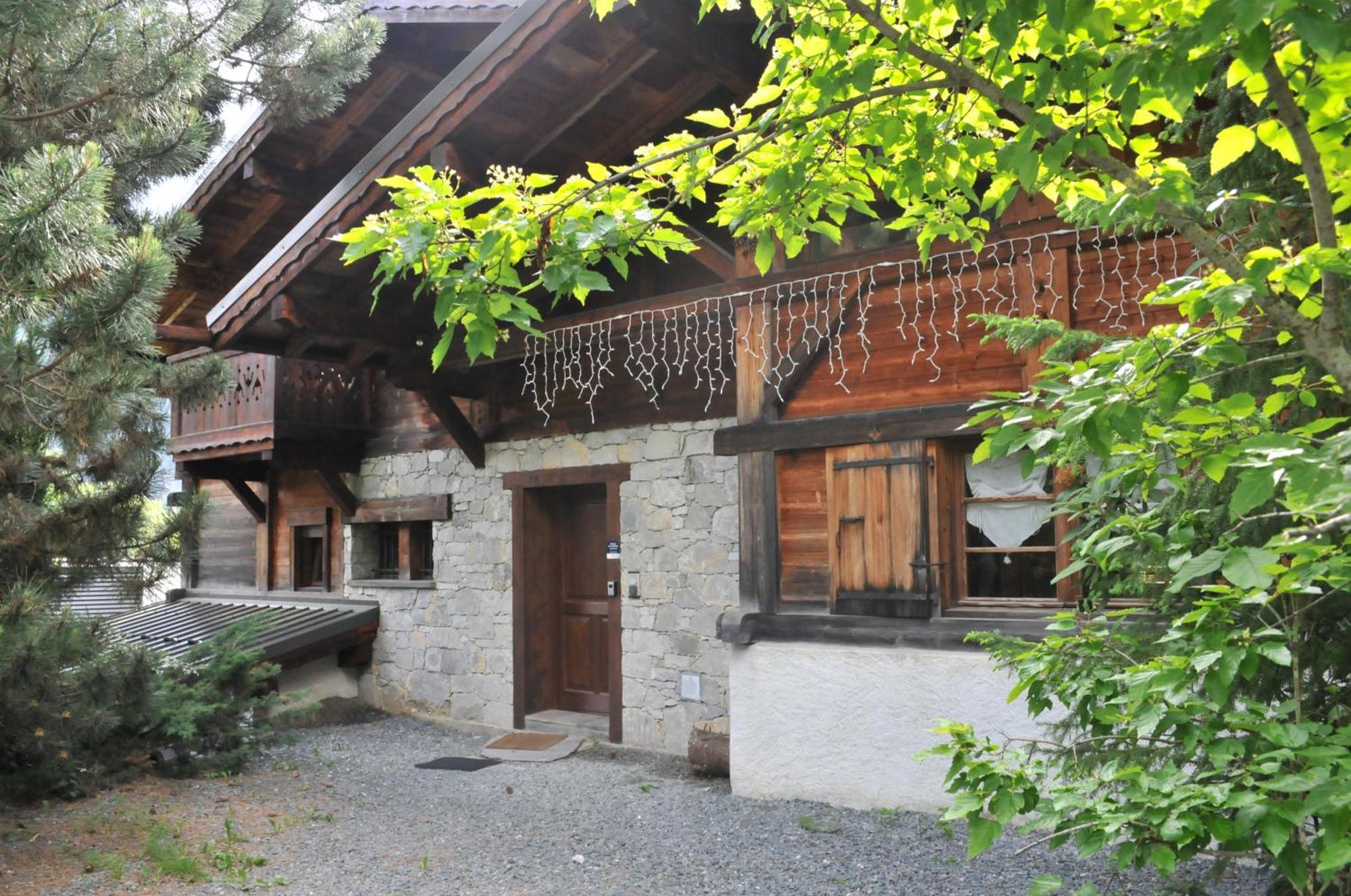Thendia Montblanc Villa เลอุชส์ ภายนอก รูปภาพ